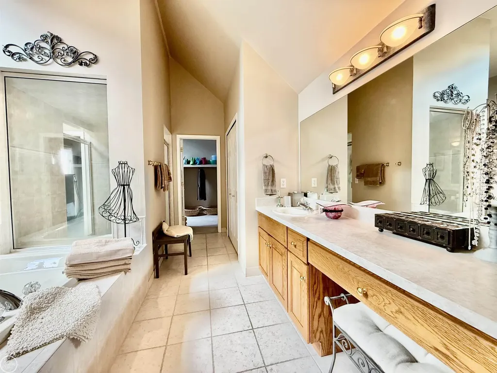 54828 Danielle Street New Baltimore City MI 48047