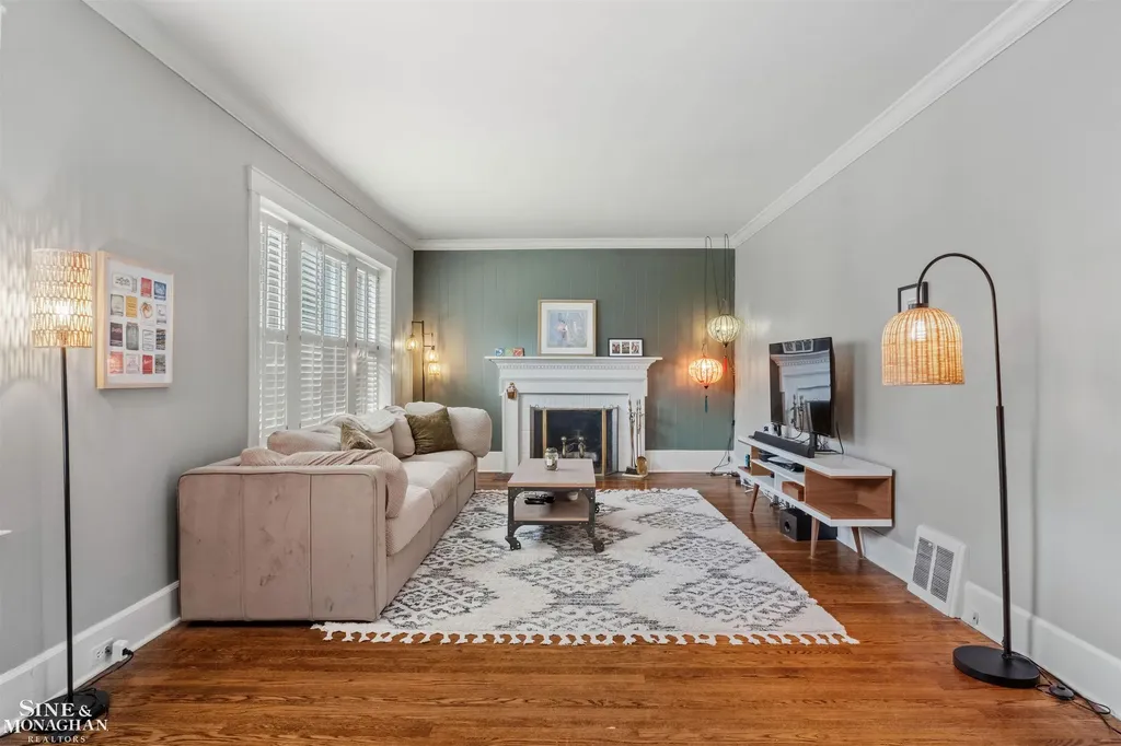 357 Roosevelt Pl. Place Grosse Pointe City MI 48236