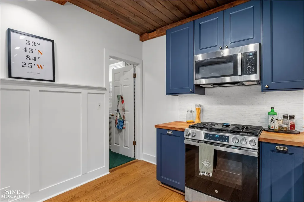 357 Roosevelt Pl. Place Grosse Pointe City MI 48236