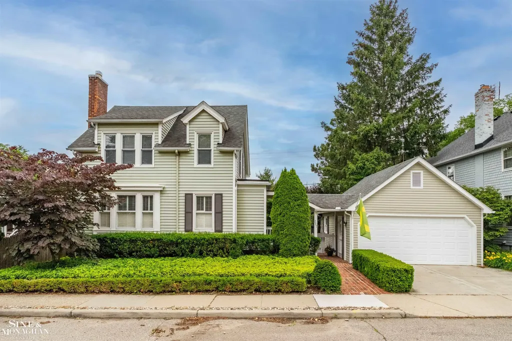 357 Roosevelt Pl. Place Grosse Pointe City MI 48236