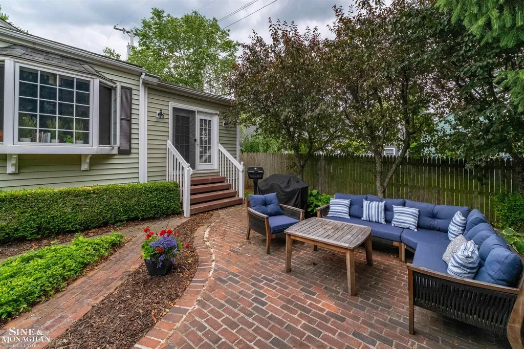 357 Roosevelt Pl. Place Grosse Pointe City MI 48236