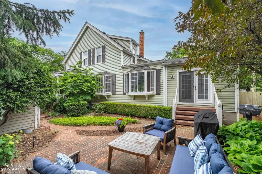 357 Roosevelt Pl. Place Grosse Pointe City MI 48236