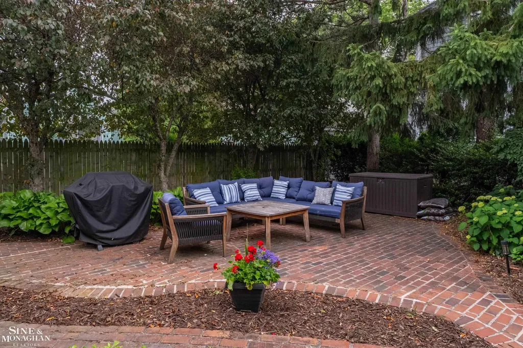 357 Roosevelt Pl. Place Grosse Pointe City MI 48236