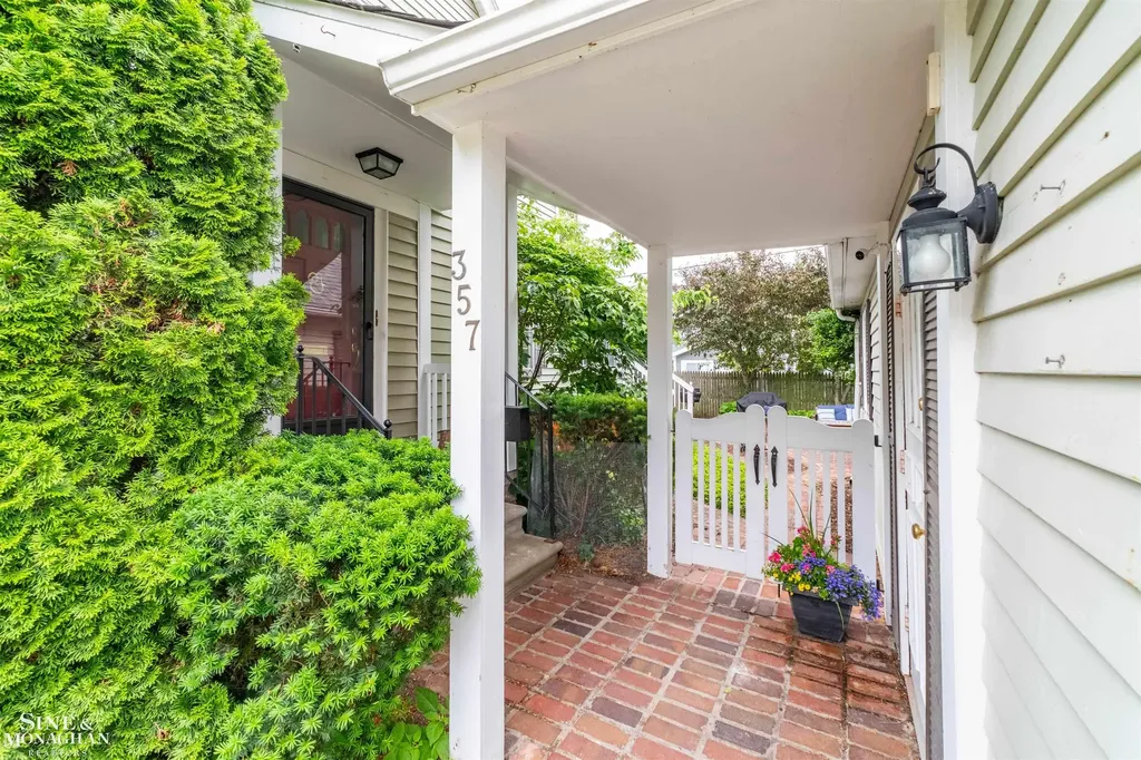 357 Roosevelt Pl. Place Grosse Pointe City MI 48236