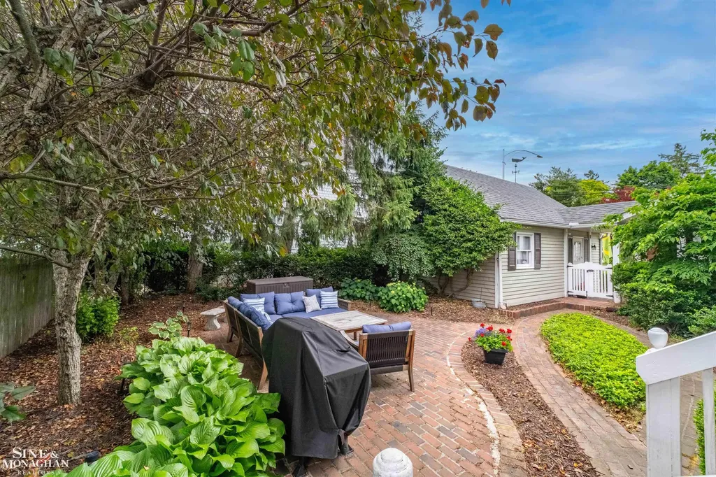 357 Roosevelt Pl. Place Grosse Pointe City MI 48236