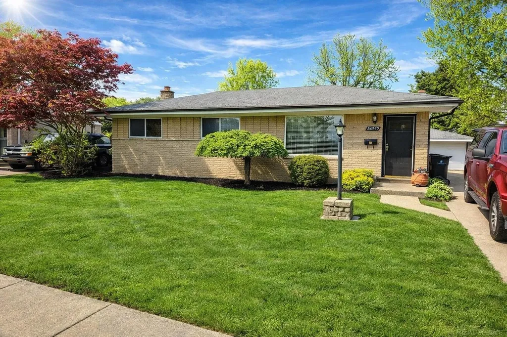 20525 Shores Street St. Clair Shores City MI 48080
