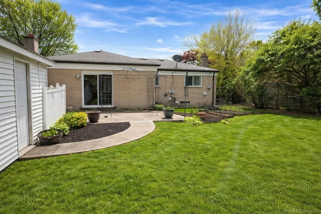 20525 Shores Street St. Clair Shores City MI 48080