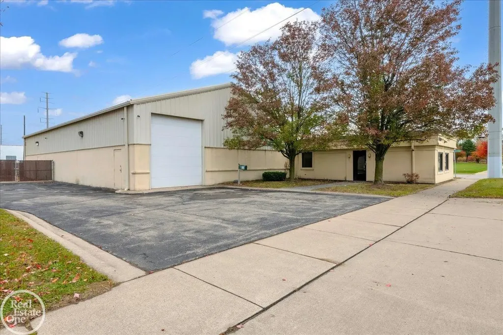 12565 E 9 Mile Road Warren City MI 48089