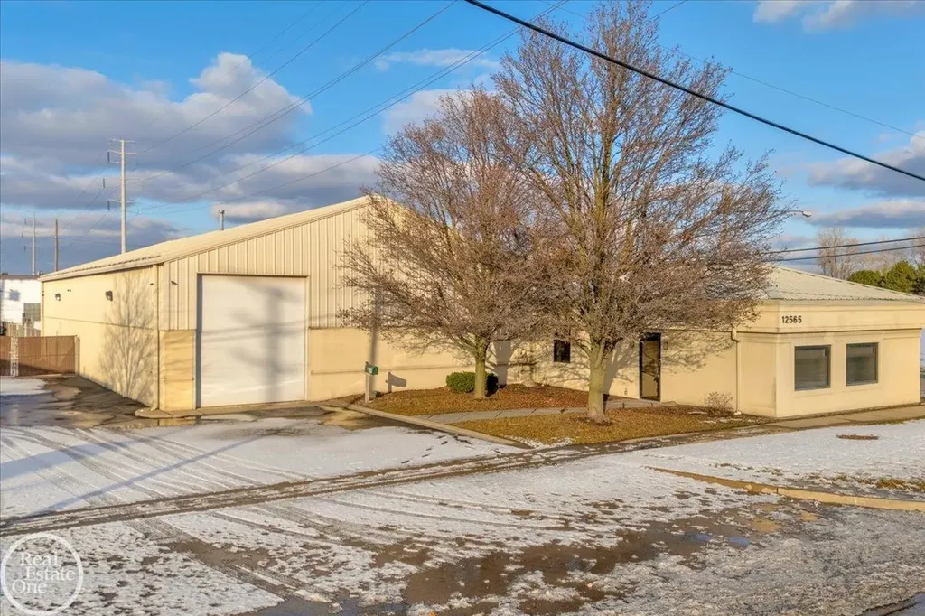 12565 E 9 Mile Road Warren City MI 48089
