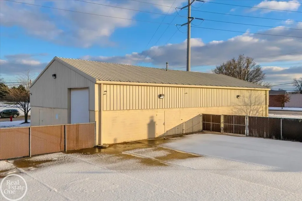 12565 E 9 Mile Road Warren City MI 48089