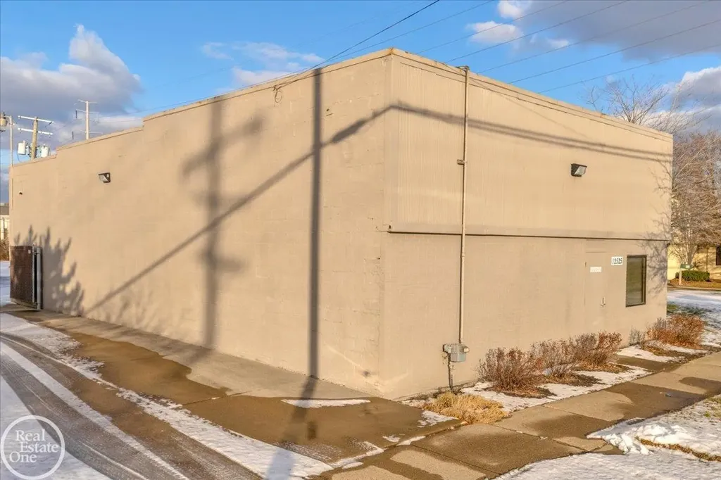 12565 E 9 Mile Road Warren City MI 48089