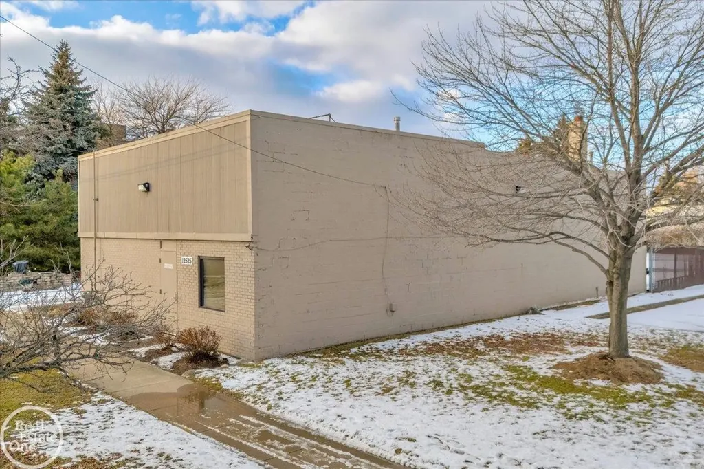 12565 E 9 Mile Road Warren City MI 48089
