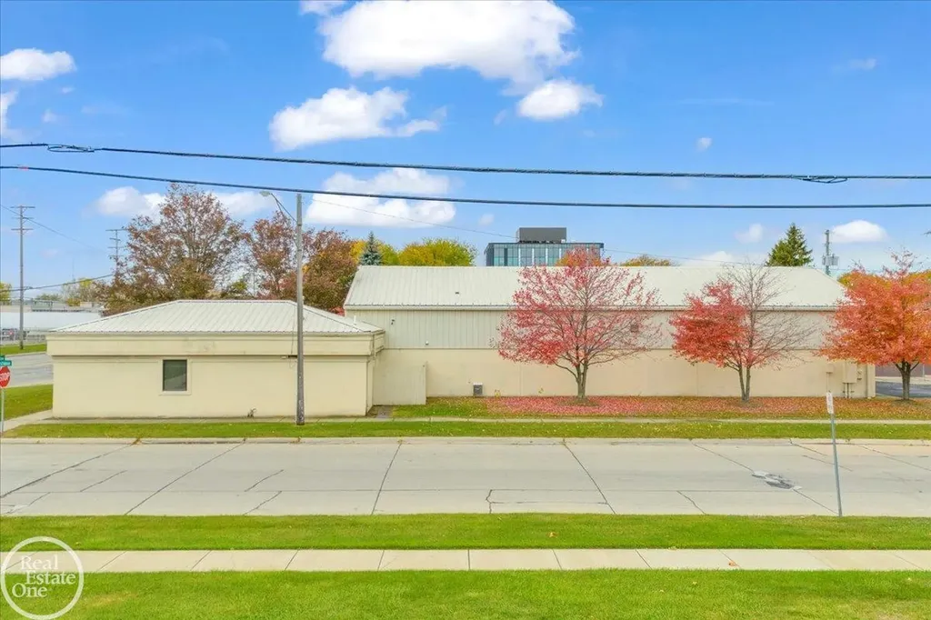 12565 E 9 Mile Road Warren City MI 48089