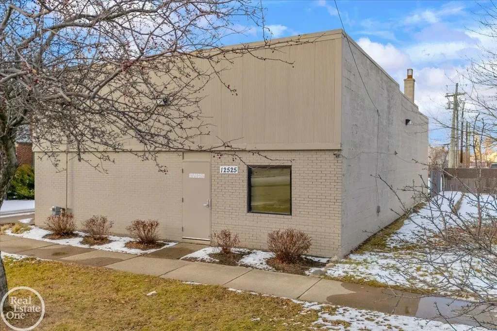 12565 E 9 Mile Road Warren City MI 48089