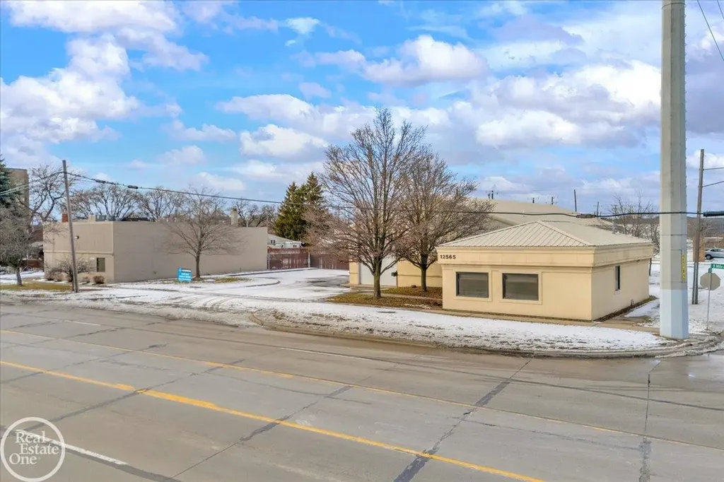 12565 E 9 Mile Road Warren City MI 48089