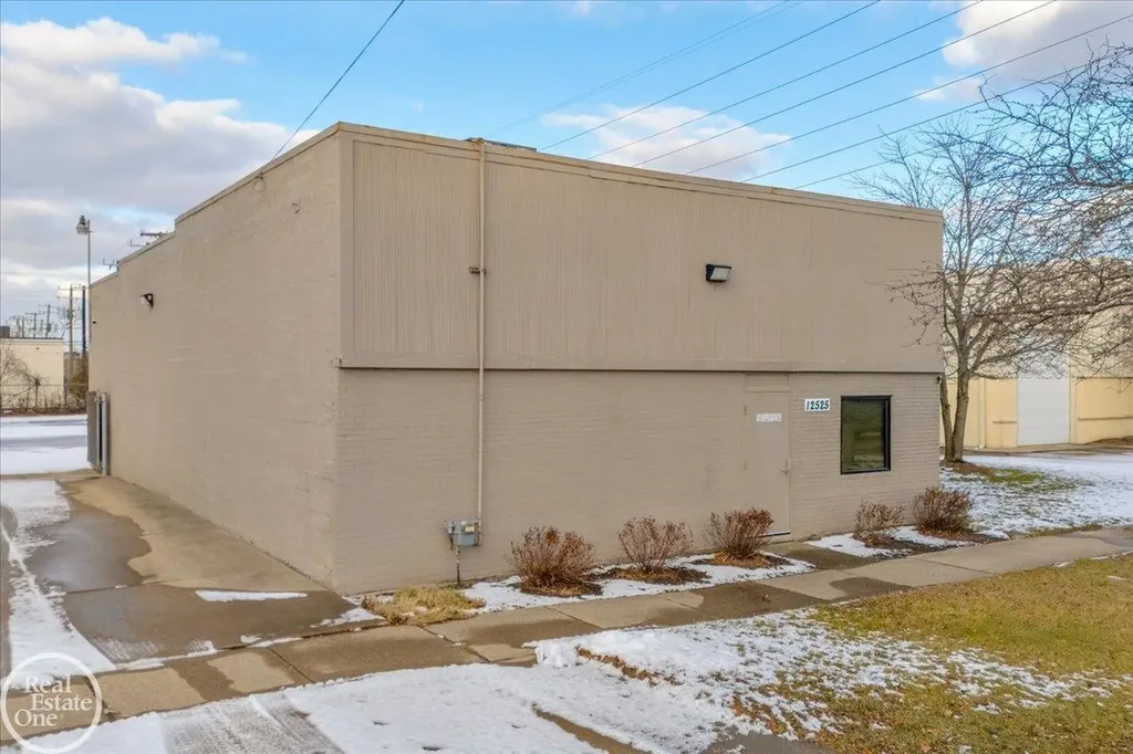 12565 E 9 Mile Road Warren City MI 48089