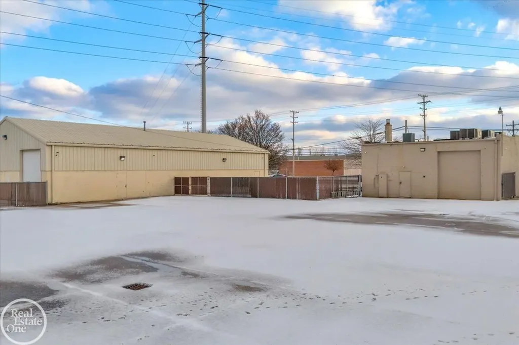 12565 E 9 Mile Road Warren City MI 48089