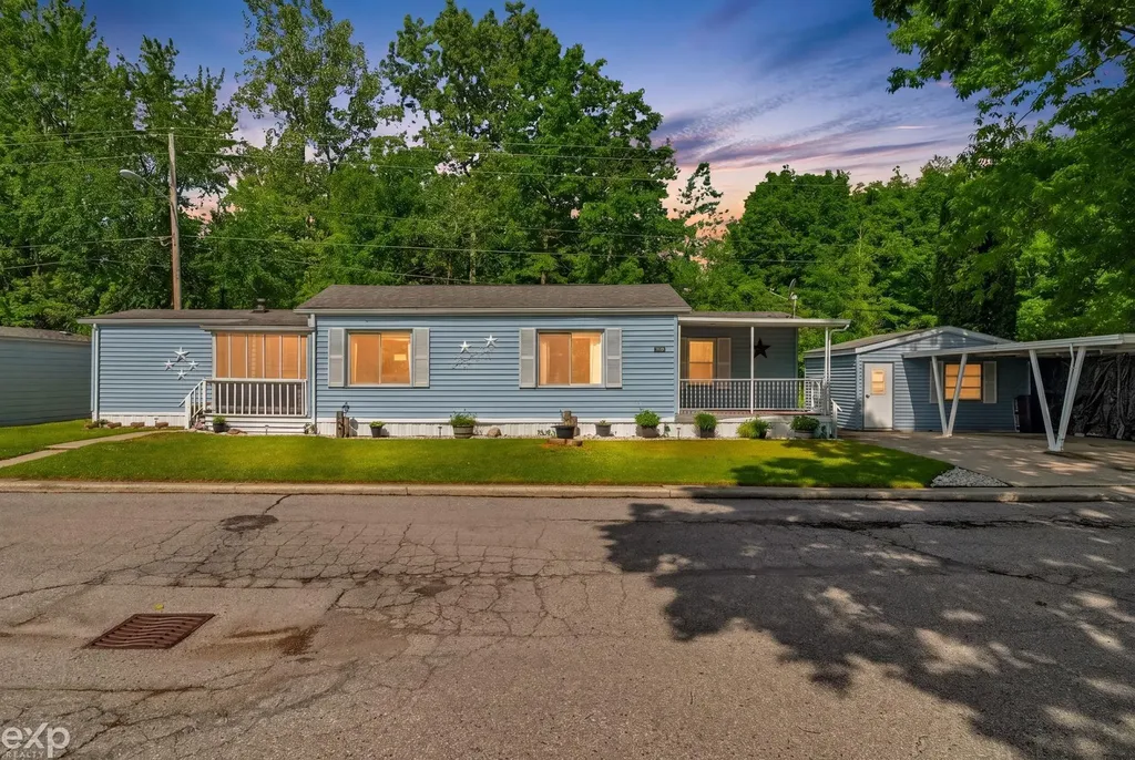 3333 Ravenswood Road Marysville City MI 48040