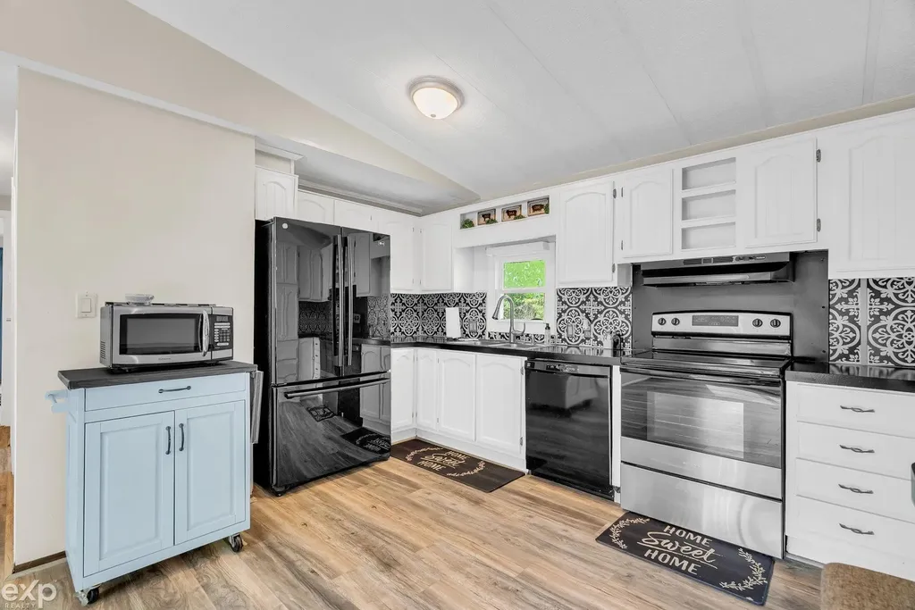3333 Ravenswood Road Marysville City MI 48040