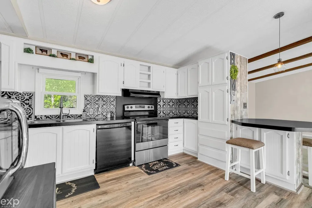3333 Ravenswood Road Marysville City MI 48040