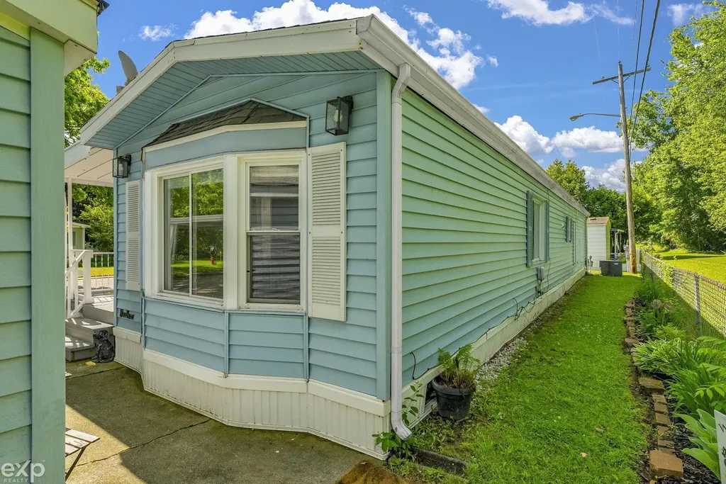 3333 Ravenswood Road Marysville City MI 48040