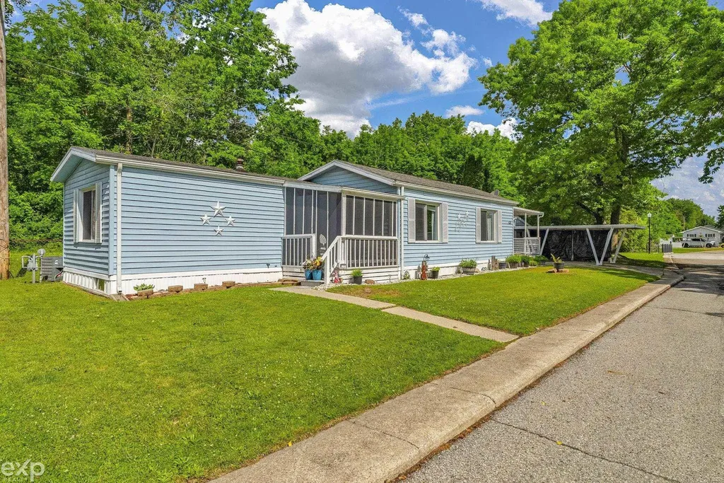 3333 Ravenswood Road Marysville City MI 48040