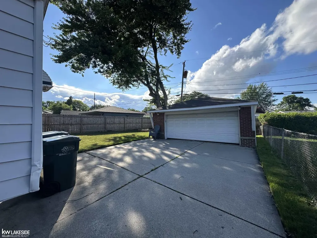 21443 Arrowhead Street St. Clair Shores City MI 48082