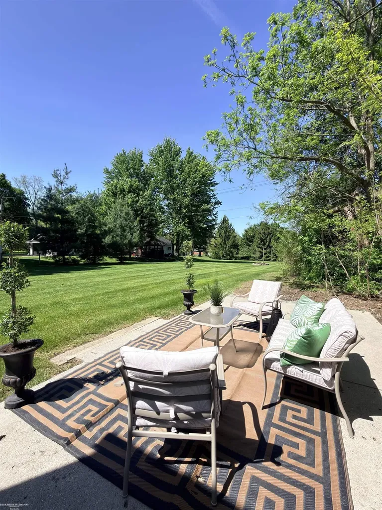 45409 North Avenue Macomb Township MI 48042