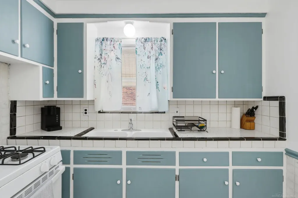 17358 Wakenden Street Redford Charter Township MI 48240