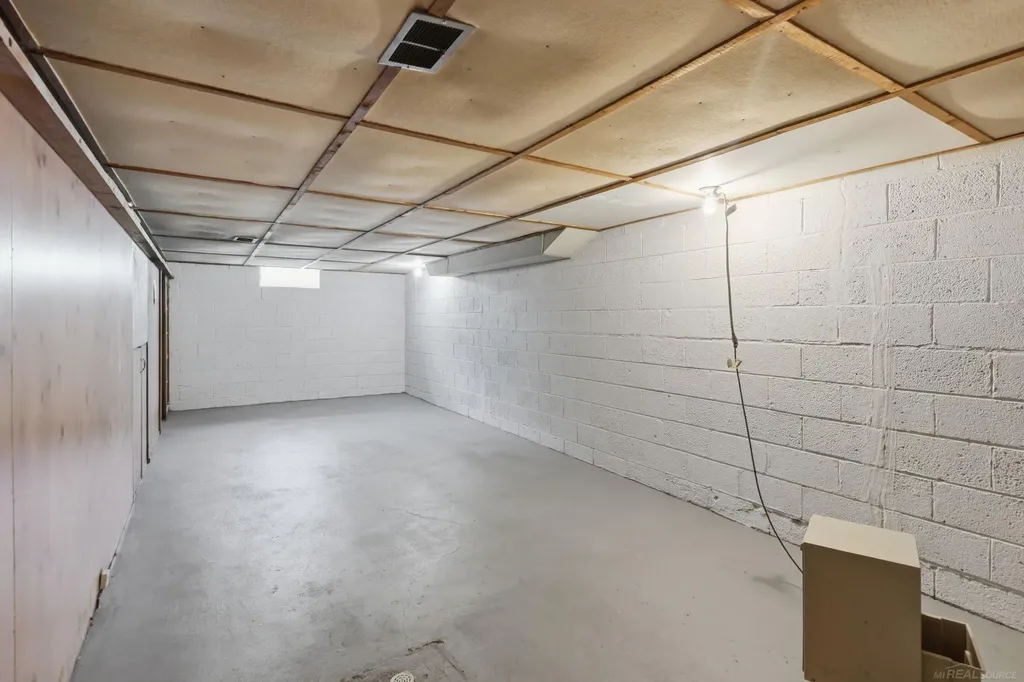 17358 Wakenden Street Redford Charter Township MI 48240