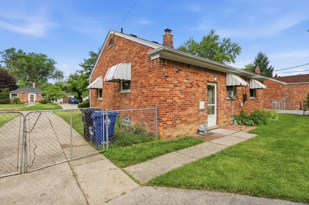 17358 Wakenden Street Redford Charter Township MI 48240