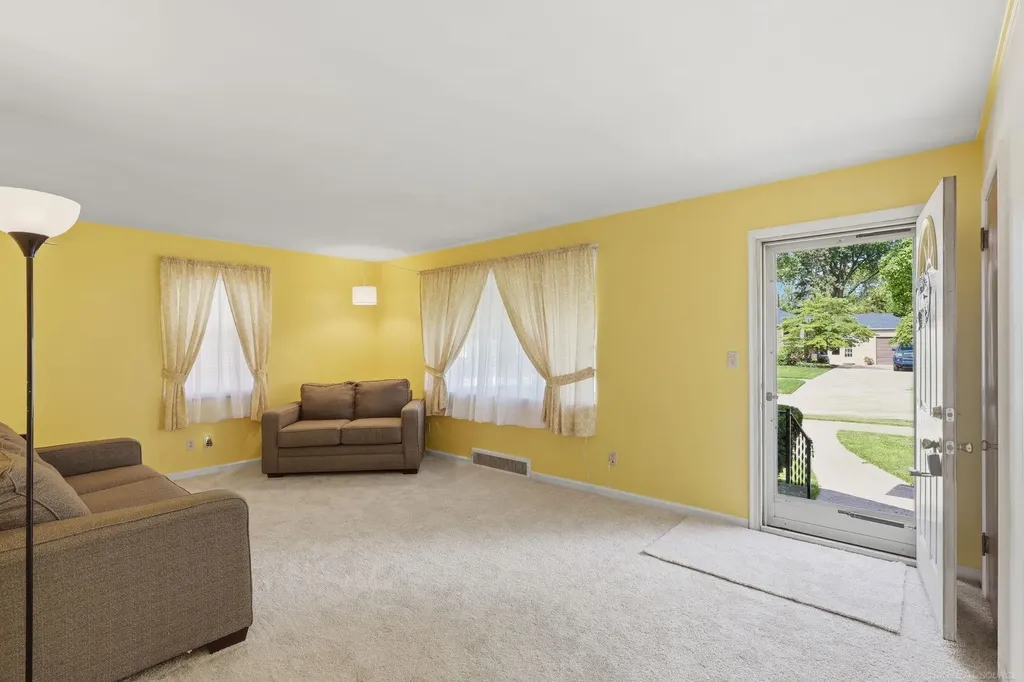 17358 Wakenden Street Redford Charter Township MI 48240