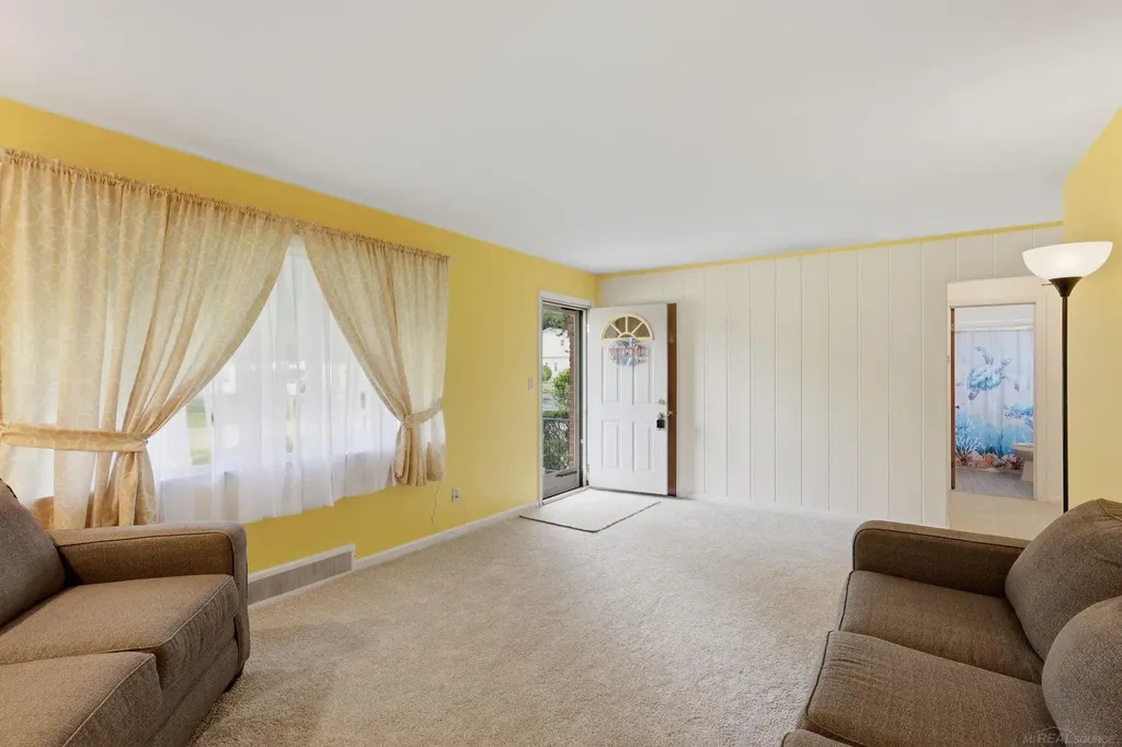 17358 Wakenden Street Redford Charter Township MI 48240