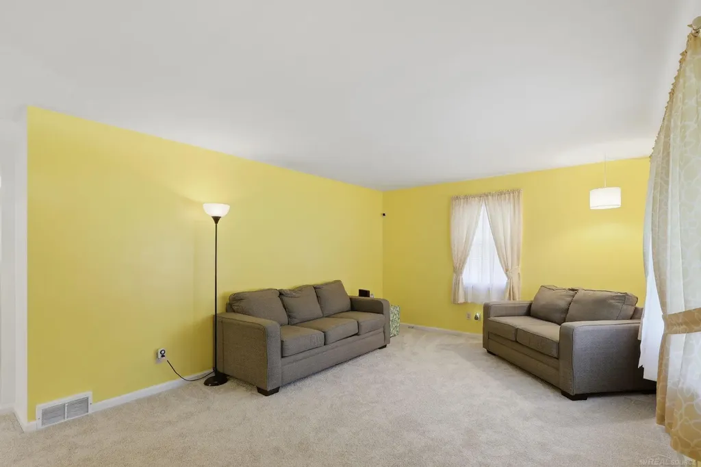 17358 Wakenden Street Redford Charter Township MI 48240