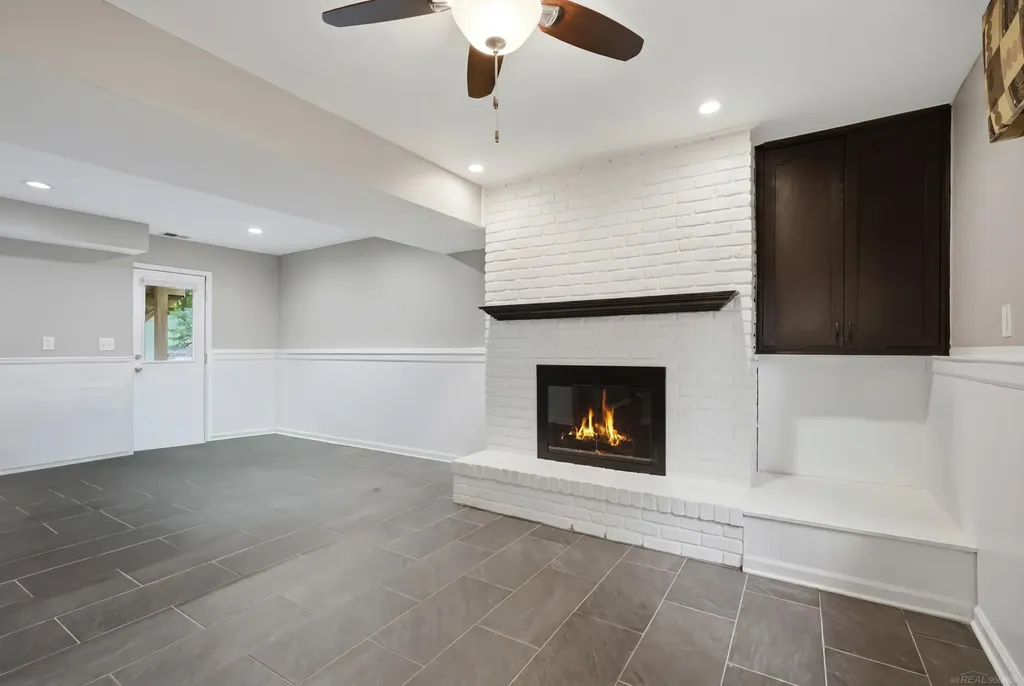 2661 W South Boulevard Troy City MI 48098