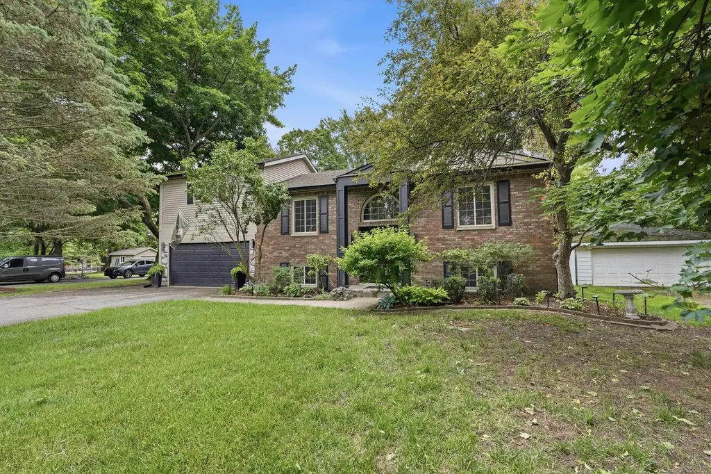 2661 W South Boulevard Troy City MI 48098