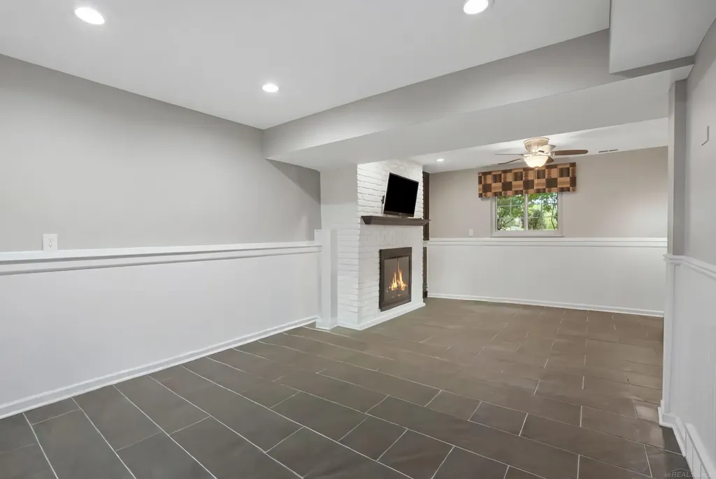 2661 W South Boulevard Troy City MI 48098
