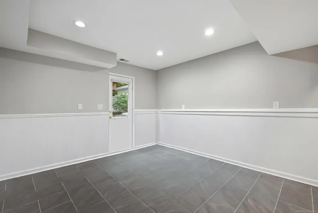 2661 W South Boulevard Troy City MI 48098