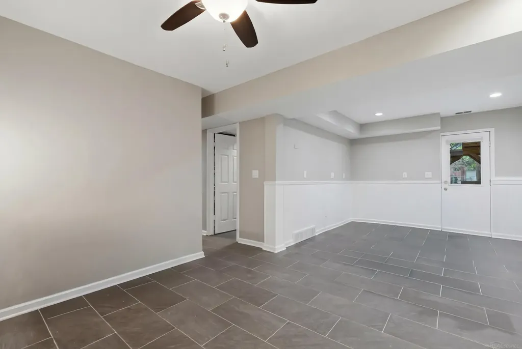 2661 W South Boulevard Troy City MI 48098