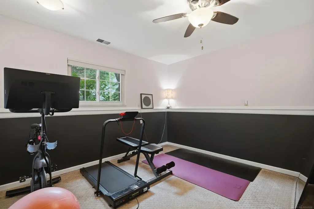 2661 W South Boulevard Troy City MI 48098