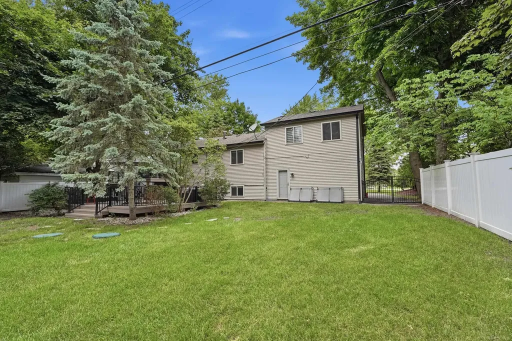 2661 W South Boulevard Troy City MI 48098