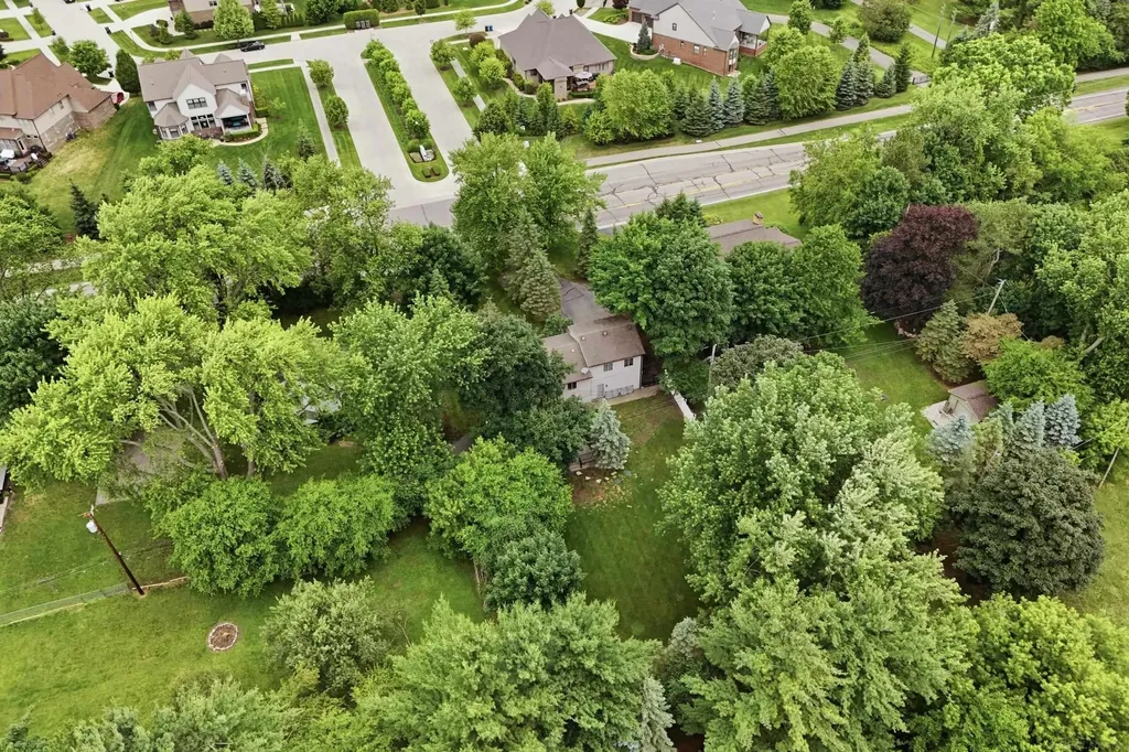 2661 W South Boulevard Troy City MI 48098