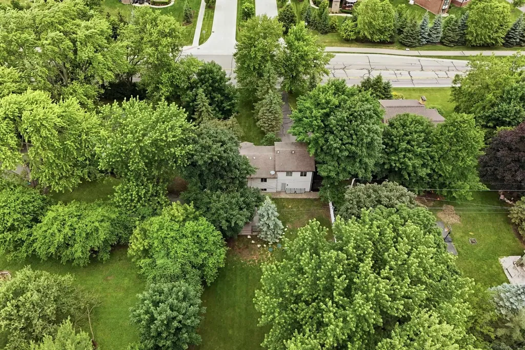 2661 W South Boulevard Troy City MI 48098