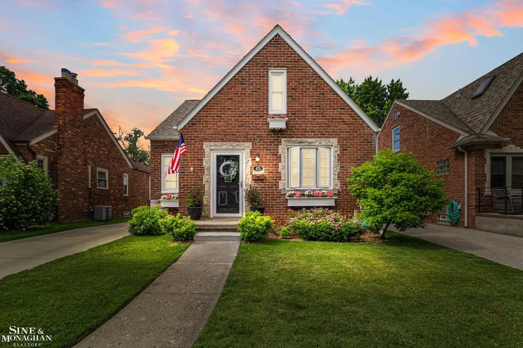 475 Touraine Road Grosse Pointe Farms City MI 48236