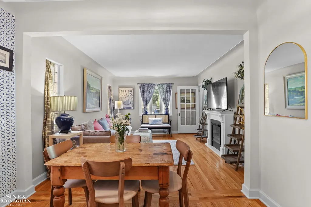 475 Touraine Road Grosse Pointe Farms City MI 48236