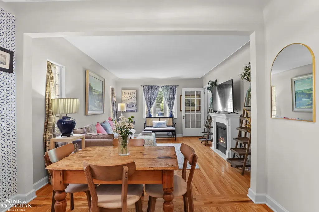 475 Touraine Road Grosse Pointe Farms City MI 48236