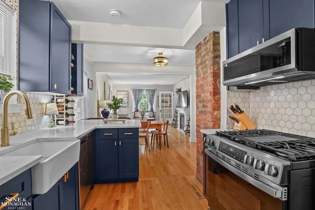 475 Touraine Road Grosse Pointe Farms City MI 48236