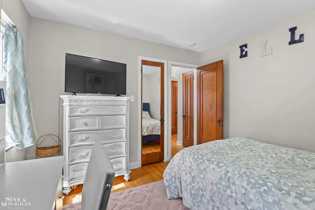 475 Touraine Road Grosse Pointe Farms City MI 48236