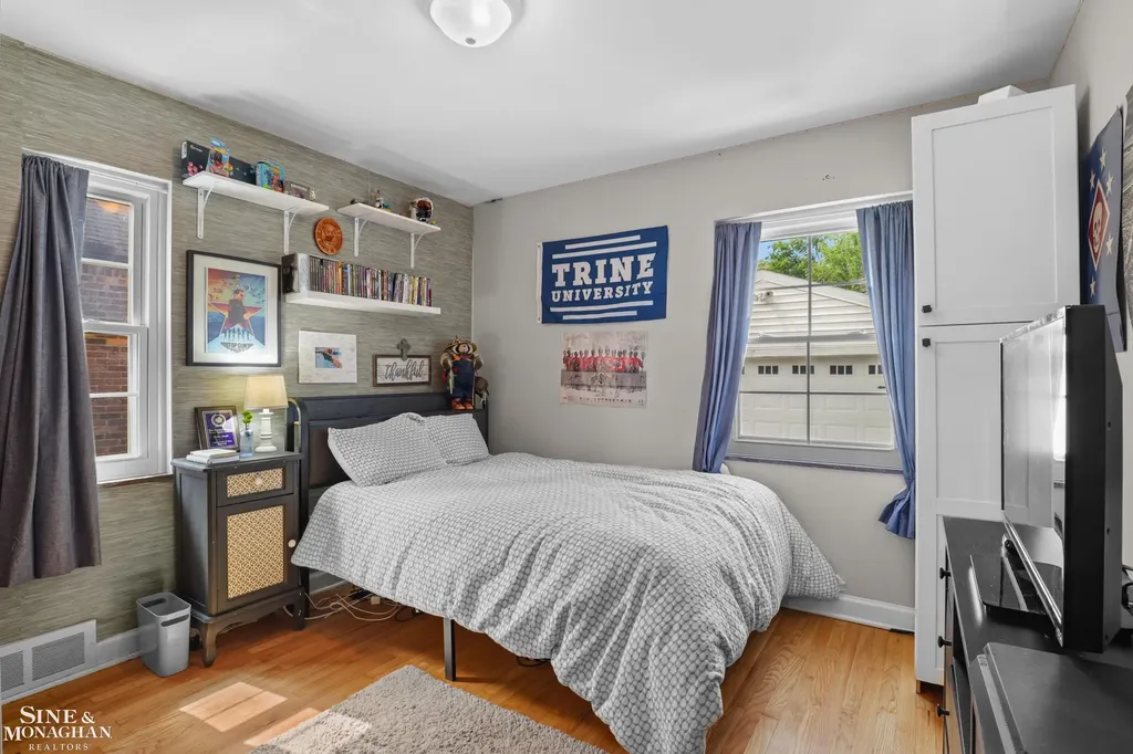475 Touraine Road Grosse Pointe Farms City MI 48236