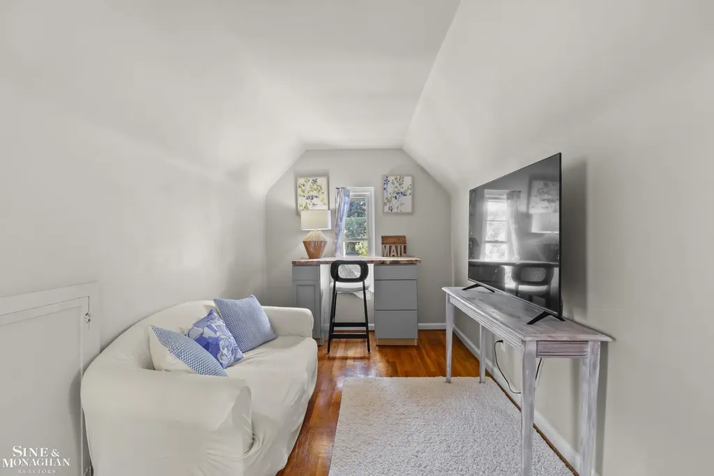 475 Touraine Road Grosse Pointe Farms City MI 48236